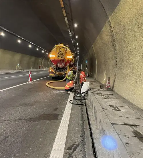 尧都隧道排水渠清淤